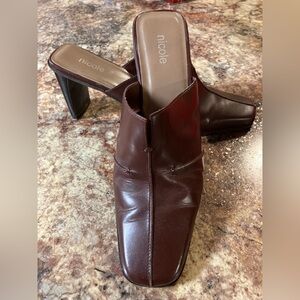 Nicole dark brown 3.5”